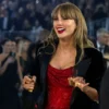 67th Annual Grammy Awards Taylor Swift Black Blazer