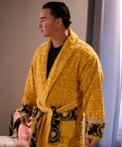 Family Vacation S09 Mike Sorrentino Versace Bathrobe
